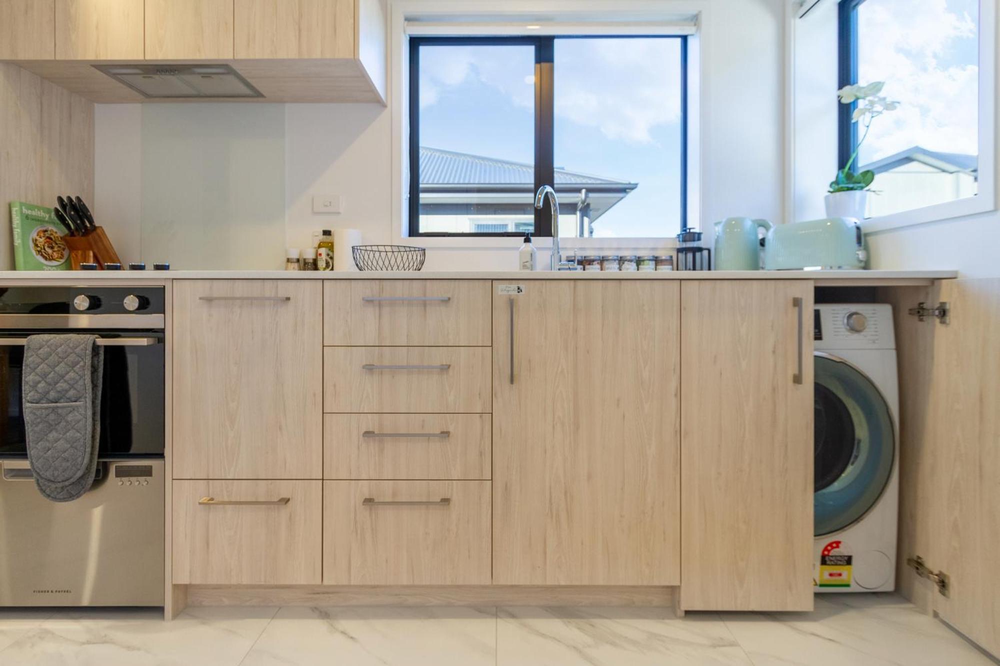 Luxury Studio With Balcony - Close To Supermarket كريستتشيرش المظهر الخارجي الصورة